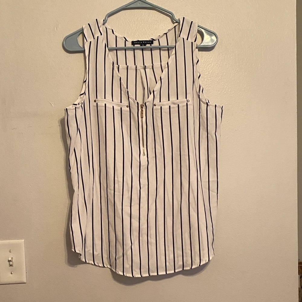 Haute Monde Black and White Striped Sleeveless Top + Zipper Vneck [Size: XL]